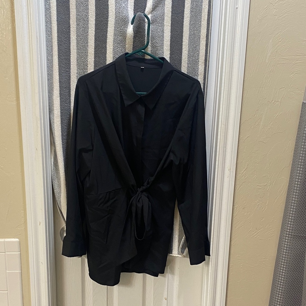 SHEIN Black Tie-Front Blouse